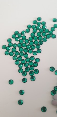 Green zircon