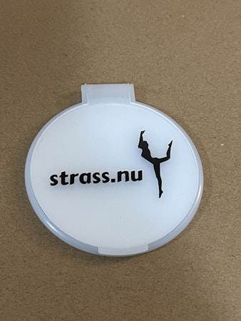 Liten fickspegel med ”strass.nu” logo