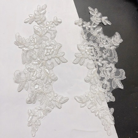 Spegelvänt par. Applikation på mesh. White