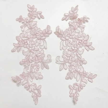 Spegelvänt par. Applikation på mesh. LIGHT PINK