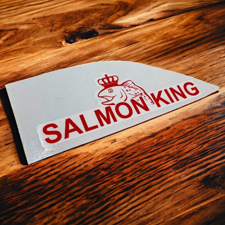 Salmon King dekal 115x40 mm RÖD