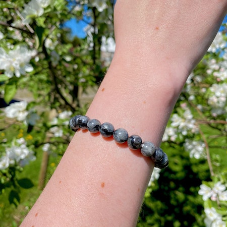 Larvikit 8mm pärlor Armband