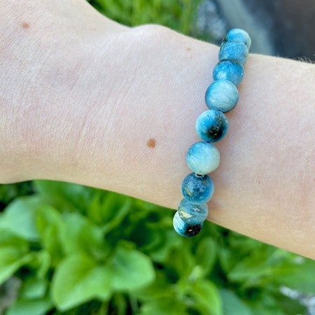 Blue Ice Nakauriit 8mm pärlor Armband