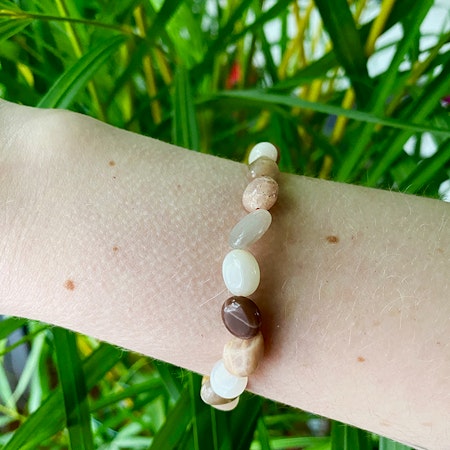 Månsten Rosa (Trumlade) 8-14mm pärlor Armband