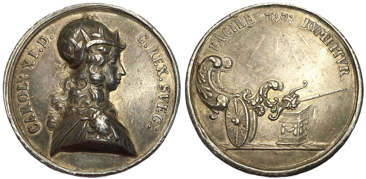 Sverige, KARL XI 1660-1697, Silvermedalj med anledning av segern vid Lund 1676 av J.G. Breuer - MYCKET SÄLLSYNT - RR