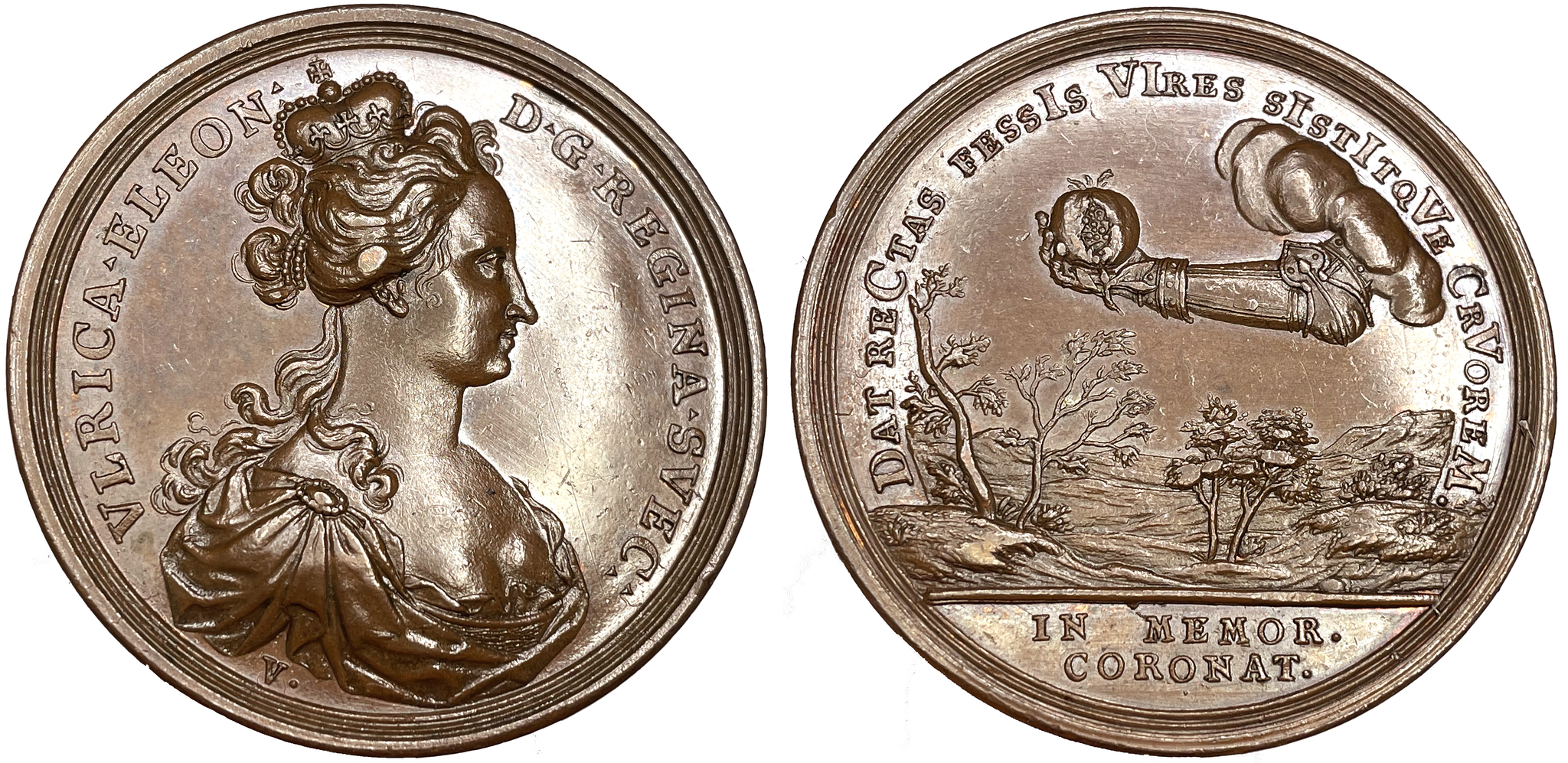 Ulrika Eleonoras kröning 1719 av Vestner - RR i brons
