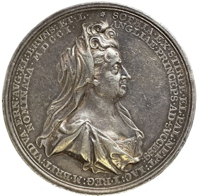 Sophia av Braunschweig och tilltänkt tronföljare av England med Mathilde grundaren av huset Braunschweig i Tyskland - En historiskt signifikant medalj från 1701 i 5 talers vikt