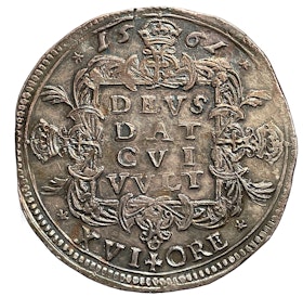 Erik XIV, 2 Mark/16 Öre 156(1) - Ett härligt exemplar med livfull blåskimrande patina och med fullt bevarad präglingsglans
