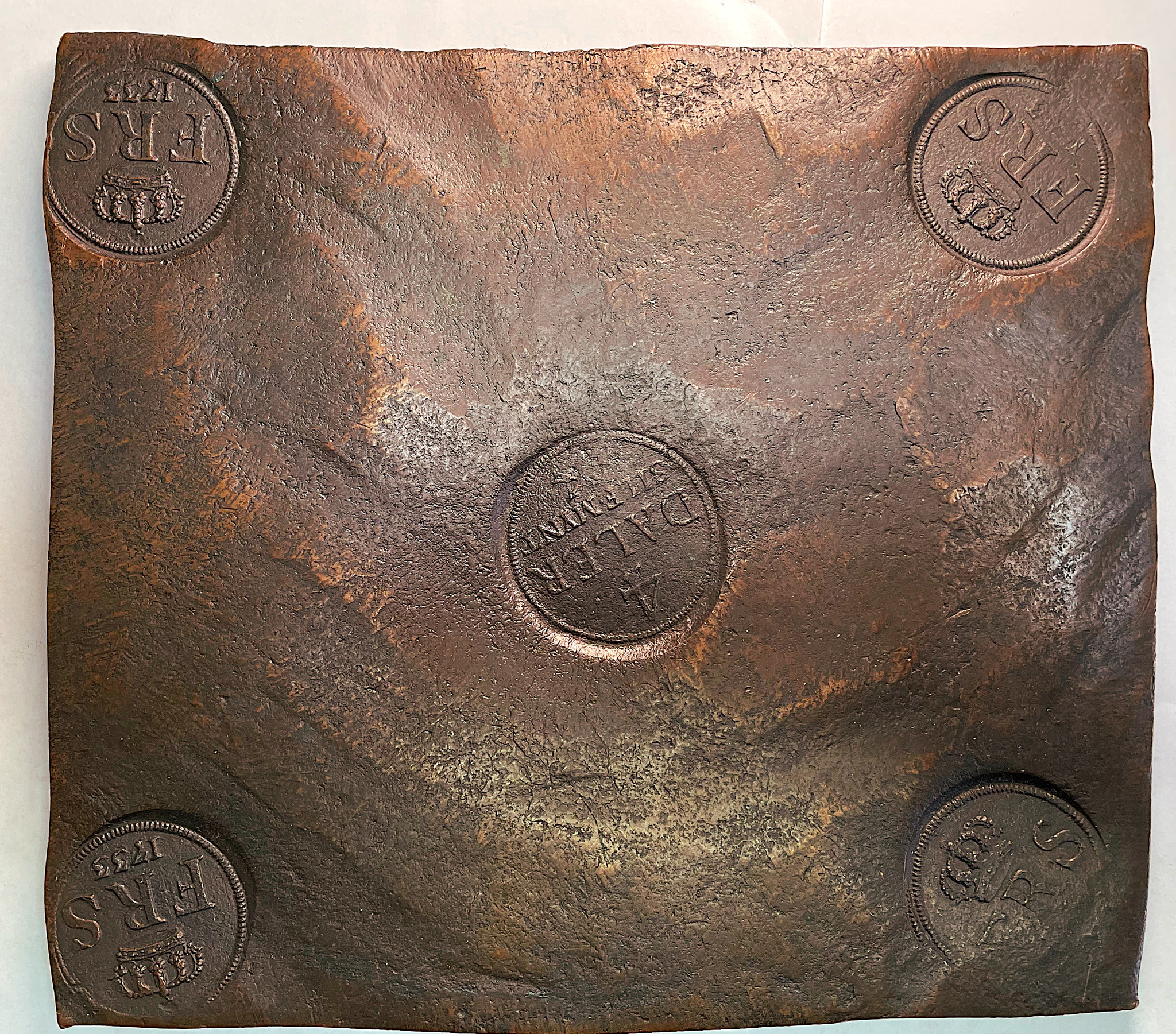 Fredrik I - 4 Daler SM 1733 - Sällsynt årtal R - Vackert skick med bra bottenlyster i stämplar