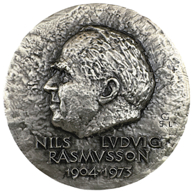 Nils Ludvig Rasmusson (1904-1973). Chef för Kungliga Myntkabinettet,ordförande för Svenska numismatiska föreningen. Graverad av Gunvor Svensson-Lundkvist