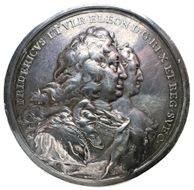 Svenska kungahusets ära och lycka av Johann Carl Hedlinger (1739) - Sällsynt hybrid