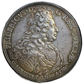 Fredrik I:s kröning i Stockholms storkyrka den 3 maj 1720 av Johann Carl Hedlinger - Ex Bonde - Med gravörens namn: "C•Hedlinger•" - Mycket sällsynt - RR