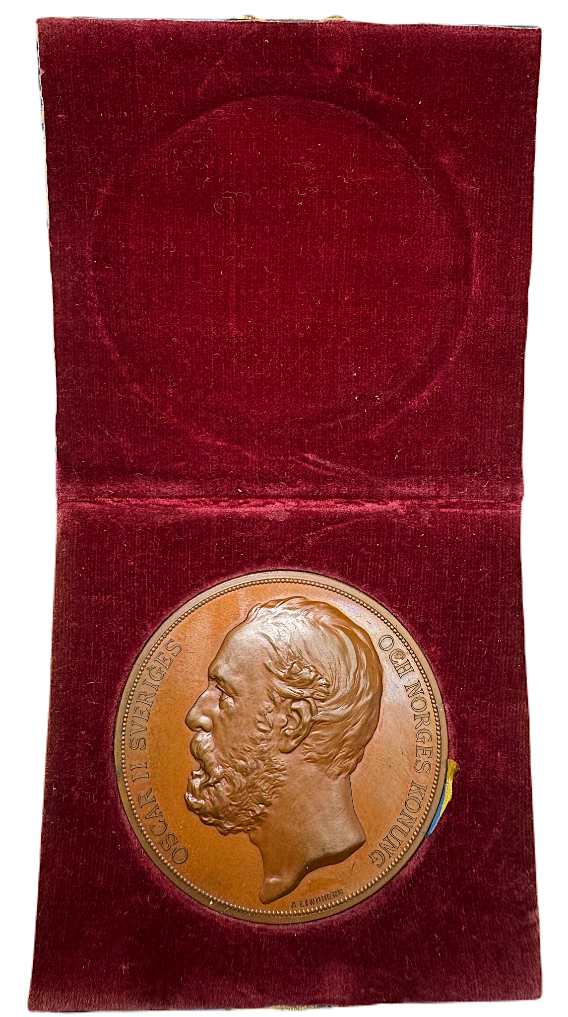 Oskar II - Sextonde allmänna lantbruksmötet i Stockholm den 12-17 juli 1886 i originaletui - toppexemplar graverad av Adolf Lindberg