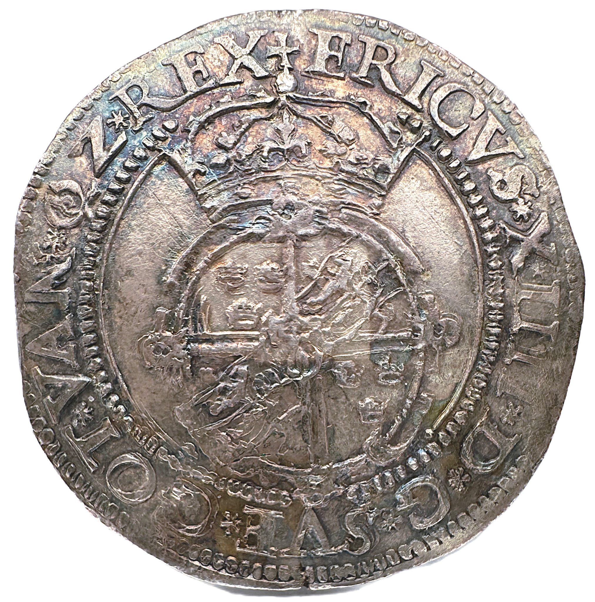 Erik XIV, 2 Mark/16 Öre 1562 -  Ett underbart exemplar med livfull blåskimrande patina och med fullt bevarad präglingsglans
