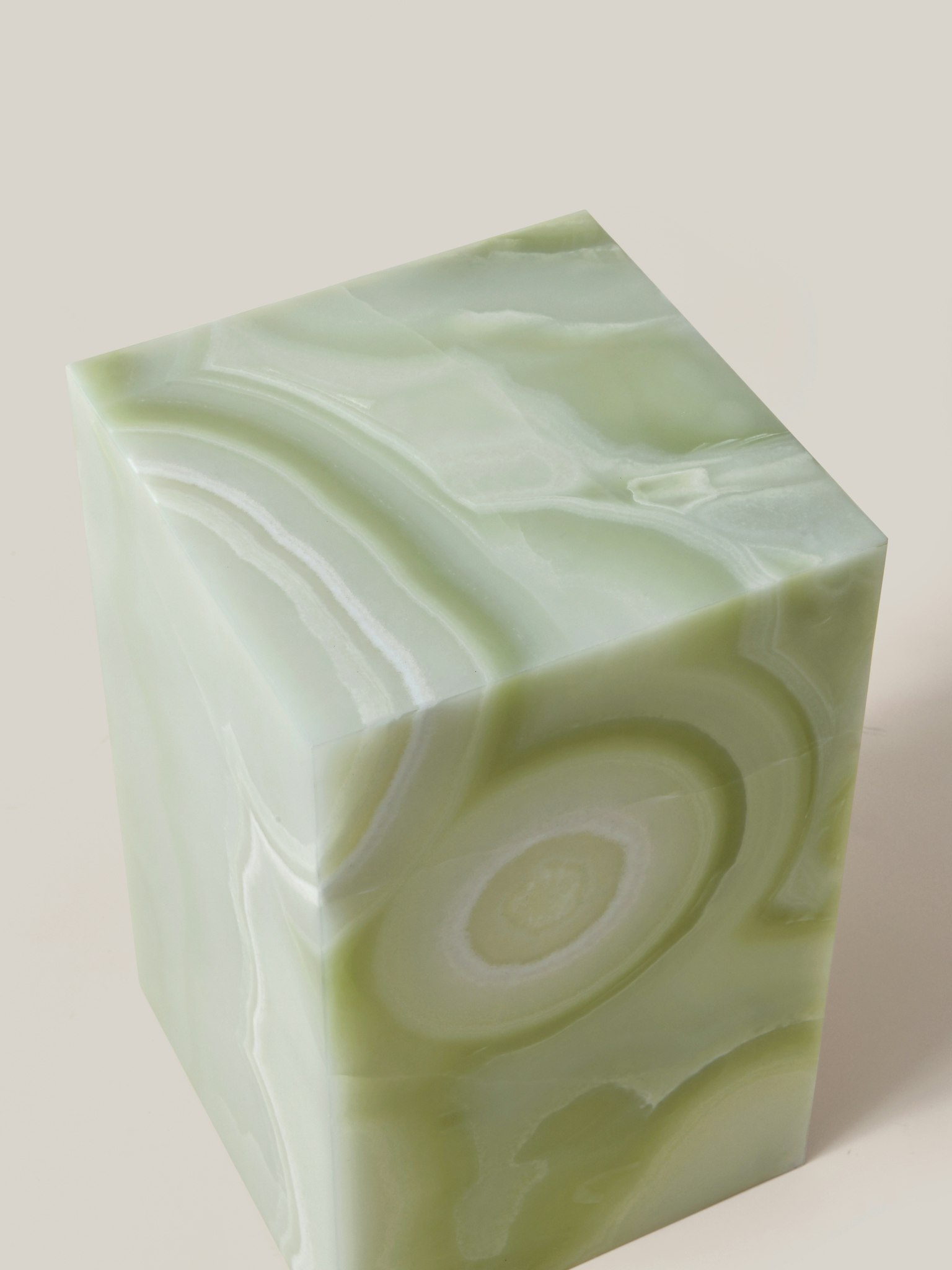 Flair Pedestal Light Green Onyx