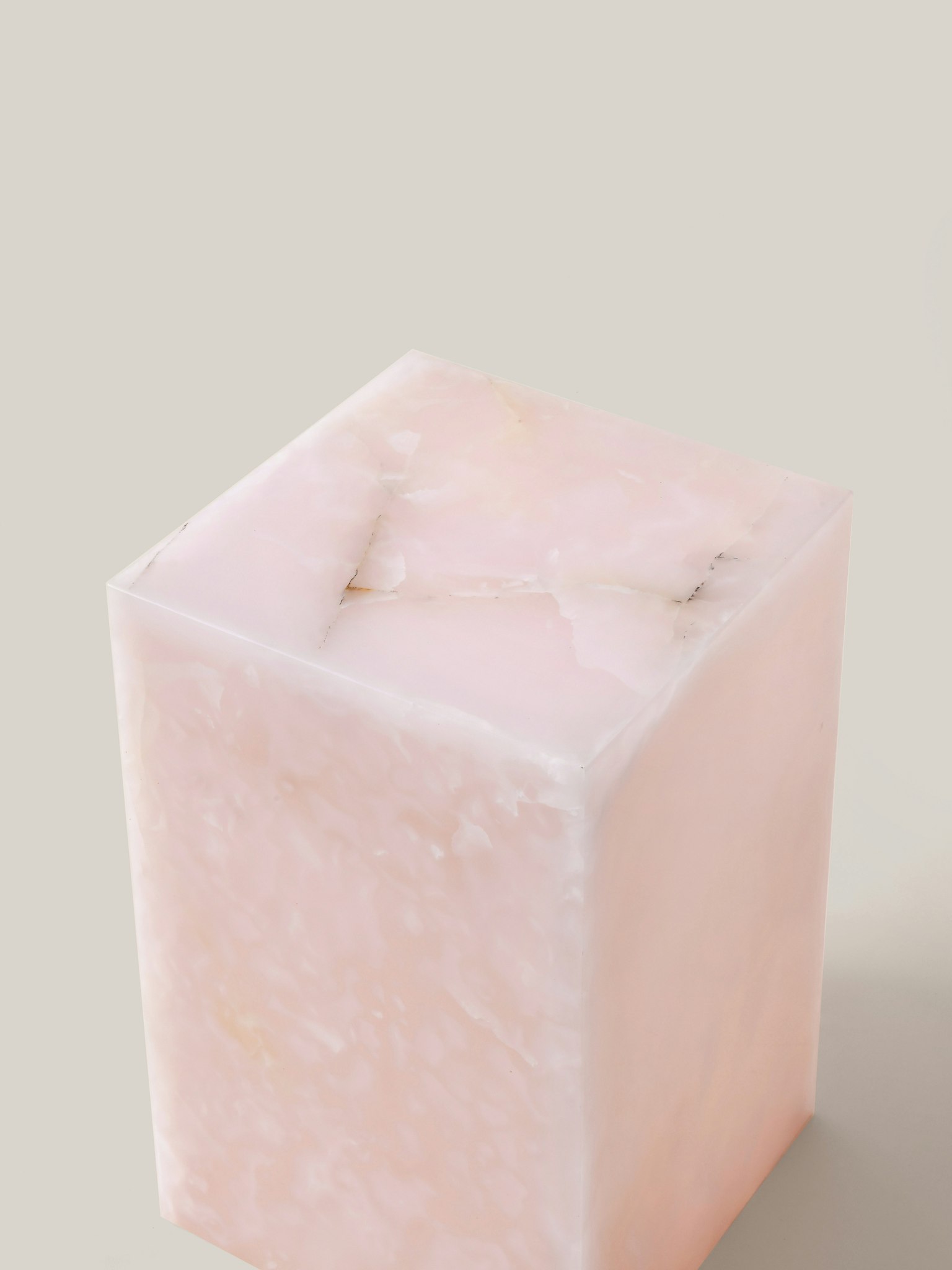 Flair Pedestal Pink Onyx