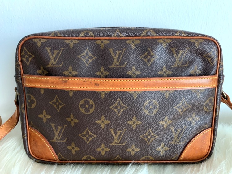 Louis Vuitton Trocadero 27 Monogram Canvas Crossbody Bag