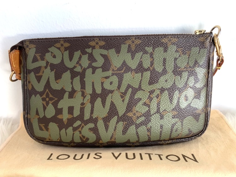 Louis Vuitton Pochette Accessories Monogram Graffiti