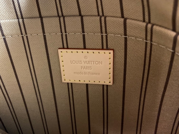 Louis Vuitton Neverfull MM Monogram Clutch