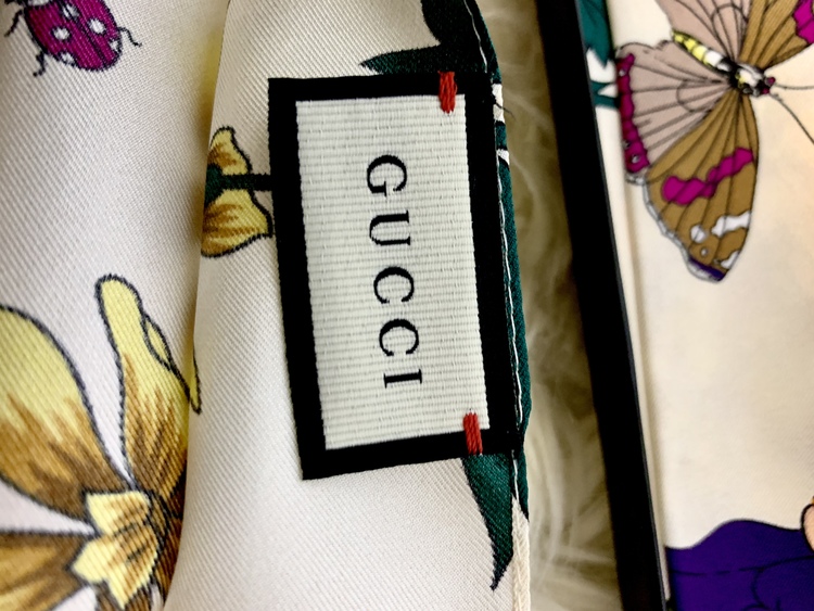 GUCCI SILK NECK BOW WITH FLORA GOTHIC PRINT
