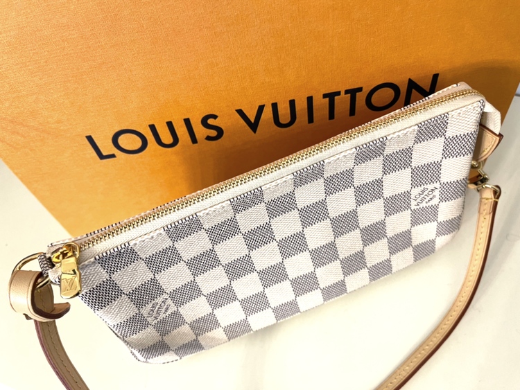 Louis Vuitton Pochette Accessoires Damier Azur Bag