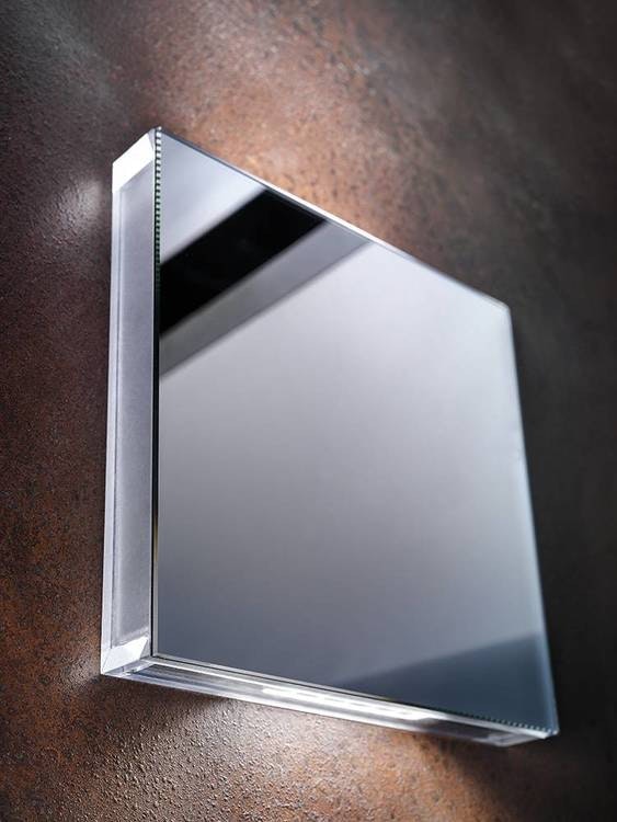 AB Arlemark AREA vägglampett från Puraluce vacker och enkel design med spegeleffekt