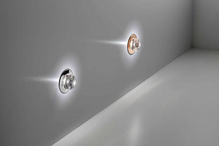 AB Arlemark AURA Spot 1.2W från Puraluce Liten och elegant väggarmatur för vägg belysning