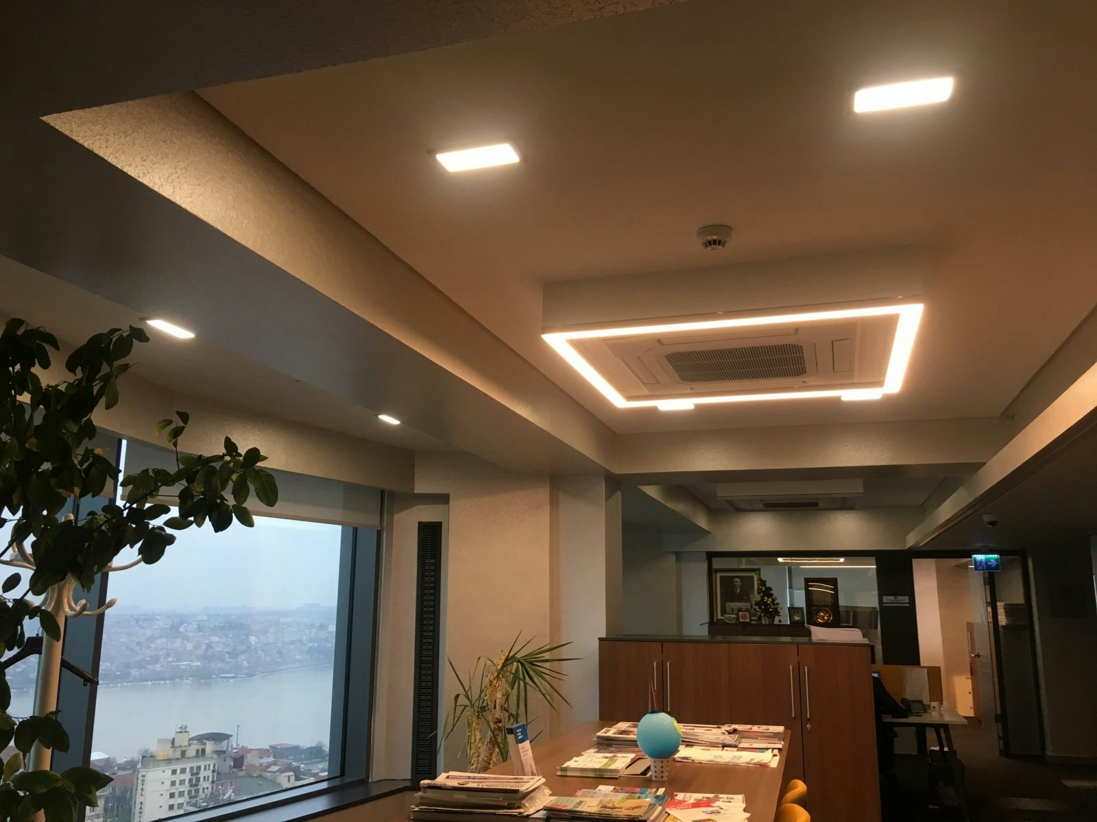Canvas LED takspot för kontor