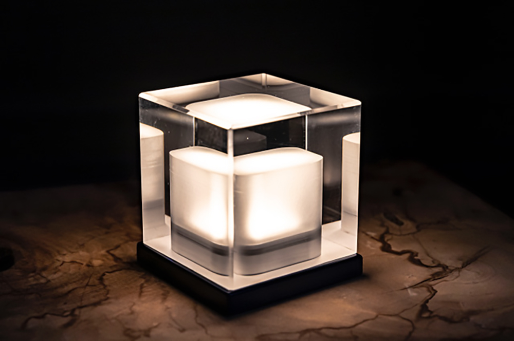 Cubo från Puraluce är en stilren liten uppladdningsbar lampa