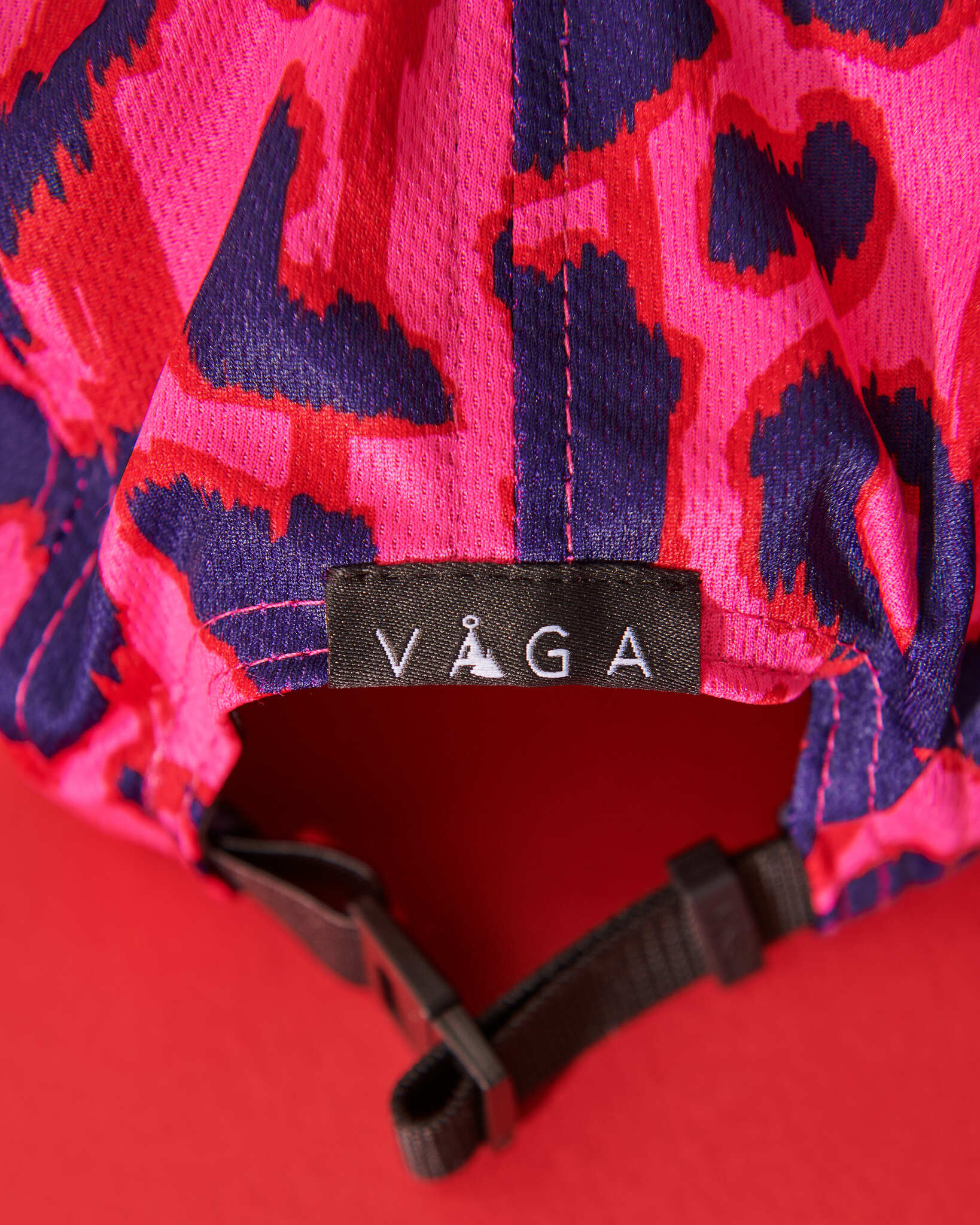 Våga Limited Edition Patterned Club Cap - Neon Pink/Flame Red/Navy