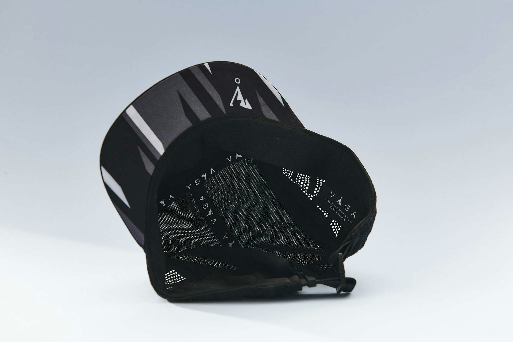 Våga Feather Racing Cap - Black/Charcoal/Mist Grey/White