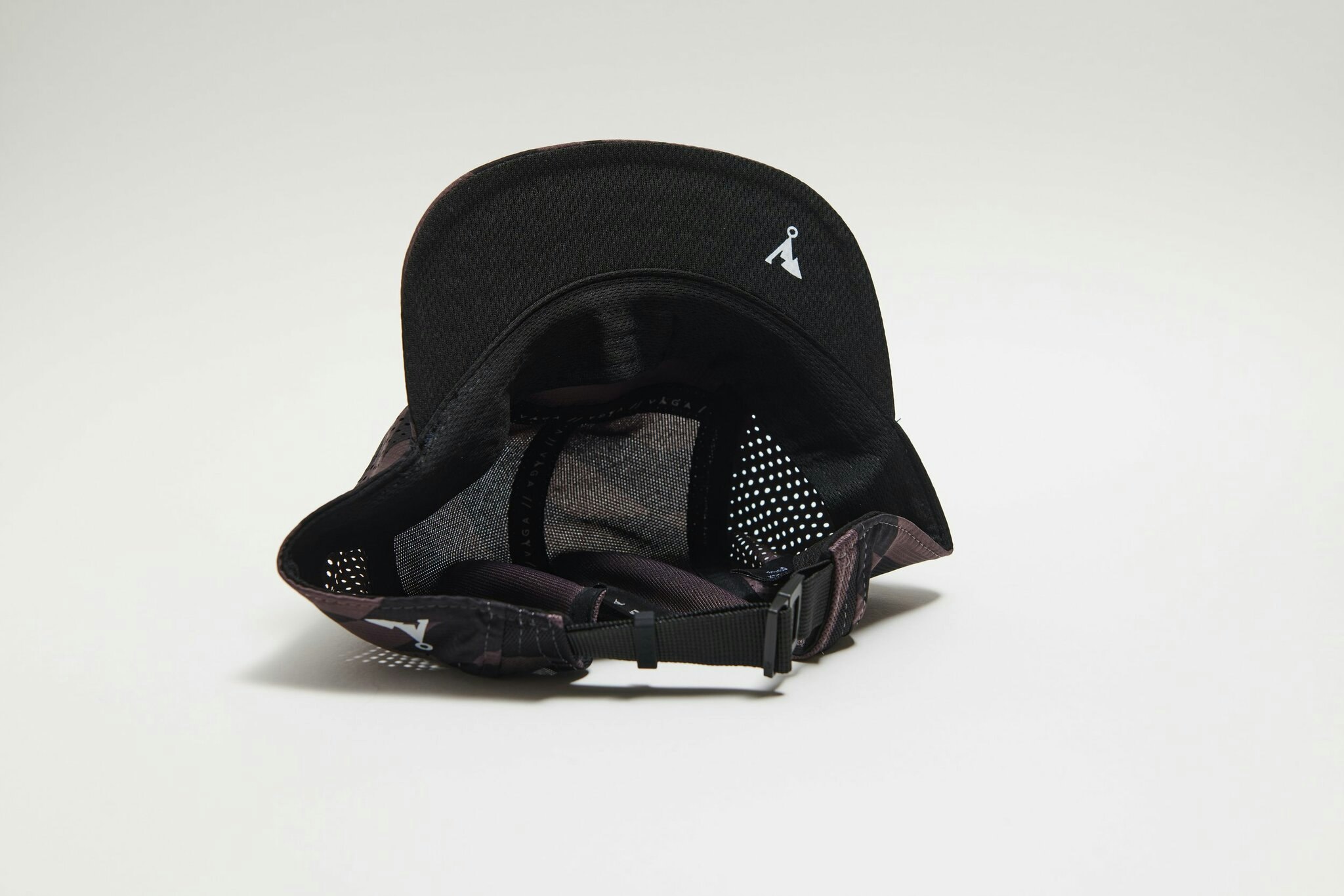 Våga Ltd Print Feather Racing Cap - Black/Charcoal Grey