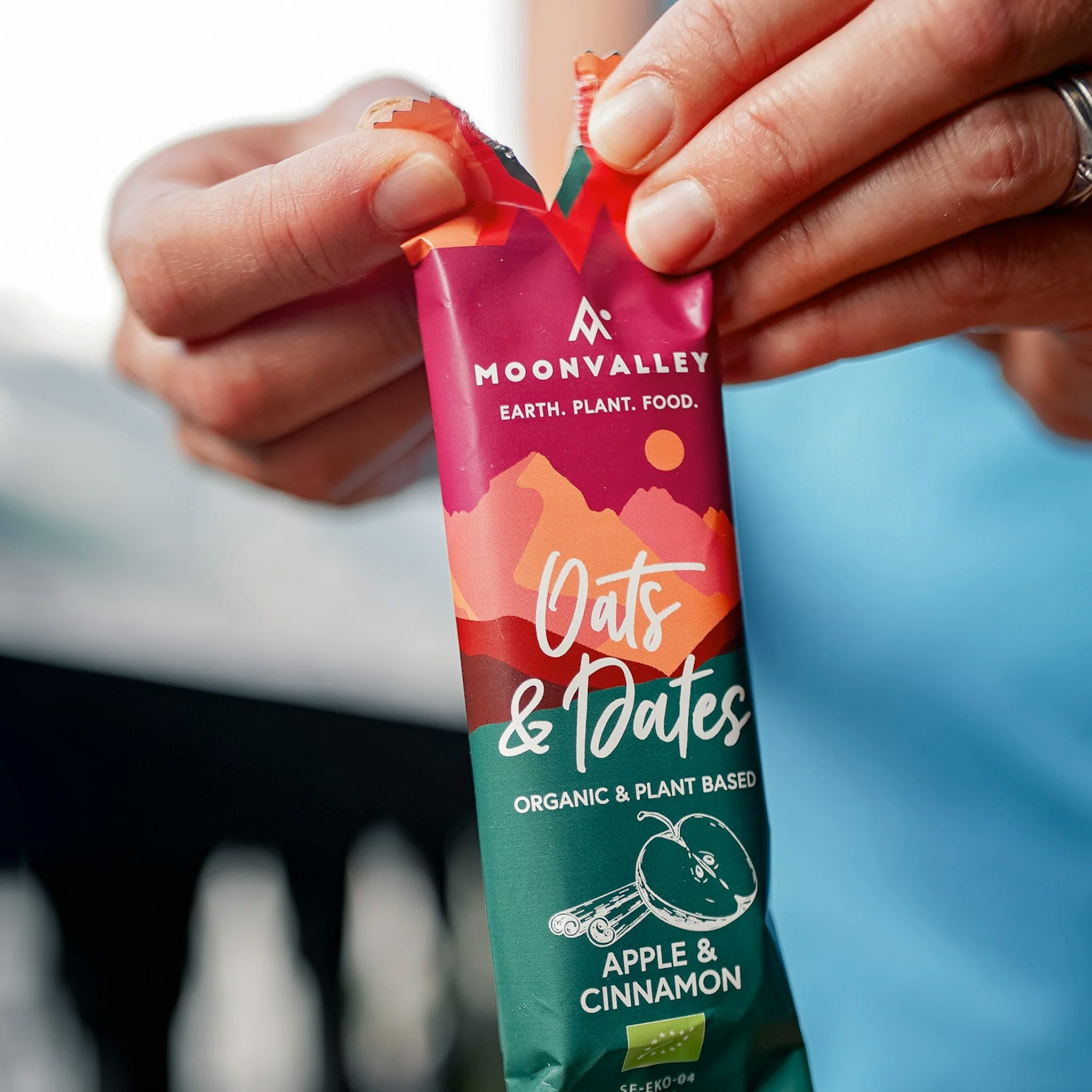 Moonvalley Veganska Energibars Äpple & Kanel 12-pack