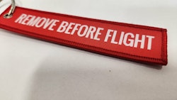 NYCKELRING "Remove before flight" Röd 1st