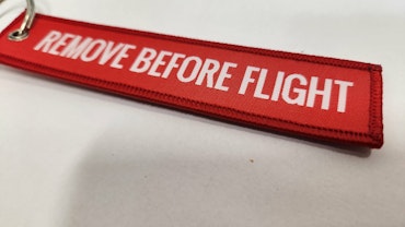 NYCKELRING "Remove before flight" Röd 1st