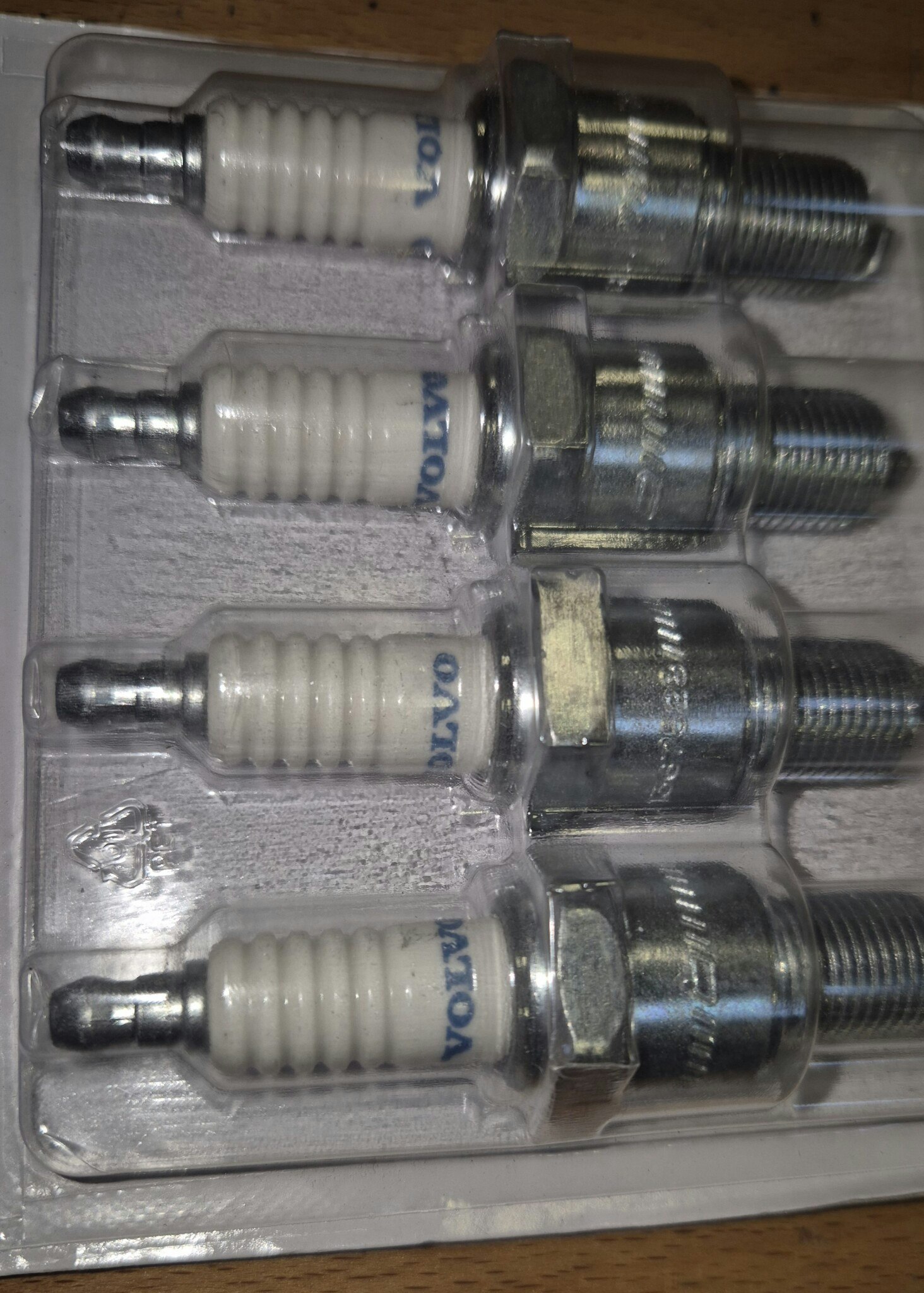 Tändstift 4-pack resistor Volvo original Volvo 240/740/900 85-