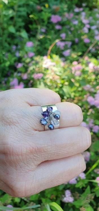 Ring i 925 sterling silver med sötvattenspärlor och kristaller