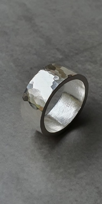 Ring Chunky Hamrad i 925 sterlingsilver