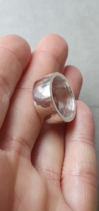 Ring Chunky Hamrad i 925 sterlingsilver