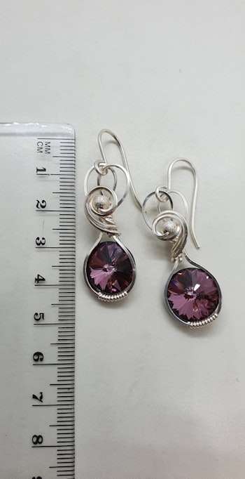 Örhängen Swirly med Antique Pink Swarovski kristaller