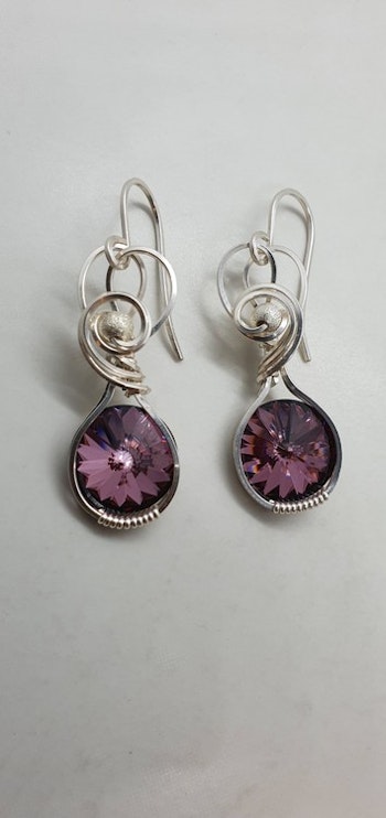 Örhängen Swirly med Antique Pink Swarovski kristaller