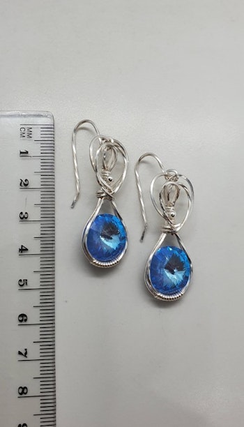 Örhängen Sweet Swirls med Ocean DeLite Swarovski kristaller