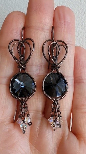 Örhängen Sweet Swirls med Graphite Swarovski kristaller