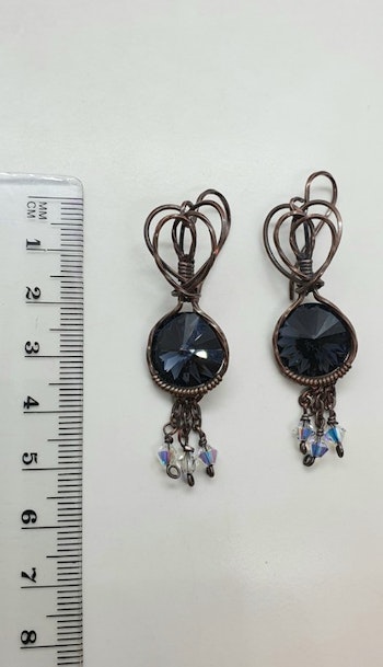 Örhängen Sweet Swirls med Graphite Swarovski kristaller