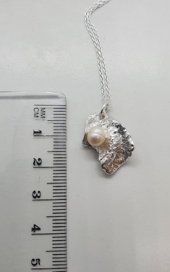 Halsband Struktur i 925 sterlingsilver med en sötvattenspärla