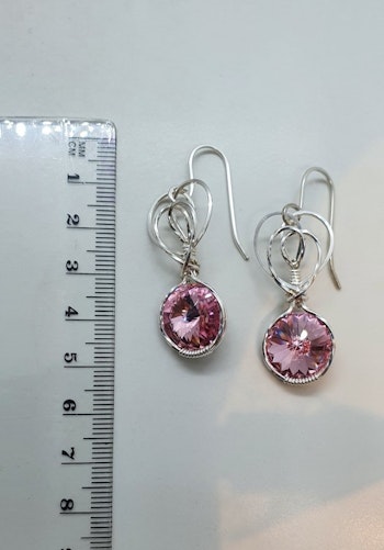 Örhängen Sweet Swirls med Swarovski Light Rose