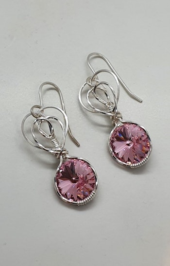 Örhängen Sweet Swirls med Swarovski Light Rose