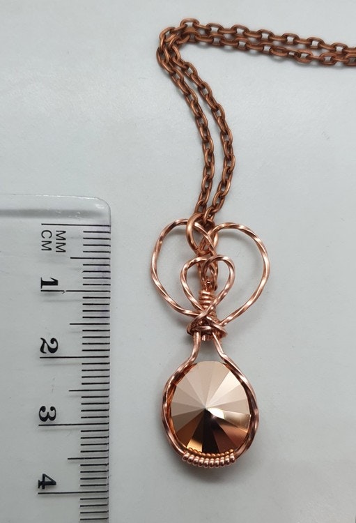 Halsband Swirly Heart med Rose Gold Swarovski kristaller - Fina Smycken