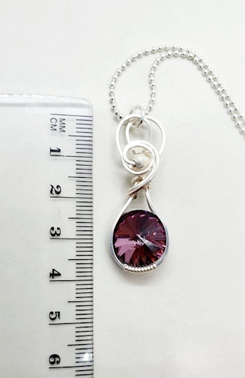 Halsband Swirly med Antique Pink Swarovski kristall