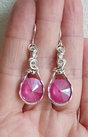 Örhängen Luscious Looops med Peony Pink Swarovski kristaller